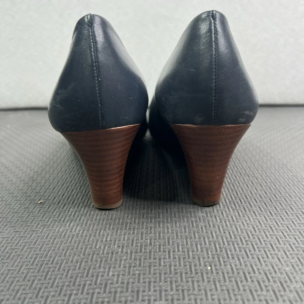 Tory Burch Blue Leather Wedge Pumps Logo‎ Medallion Size 9.5M Classic Work
